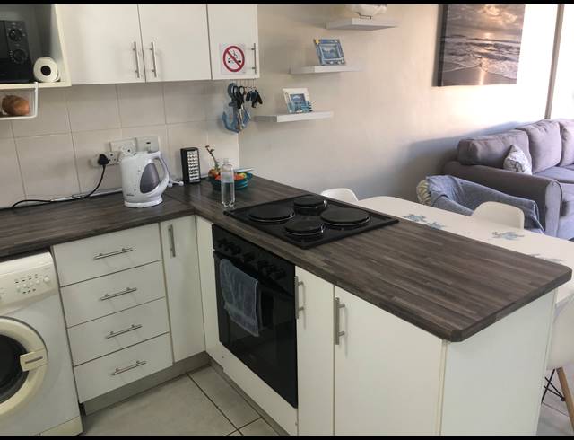 1.5 BEDROOM FLAT FOR SALE IN ILLOVO BEACH